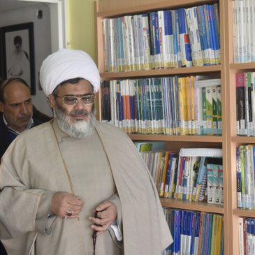 بازدید امام جمعه بهمن از کتابخانه عمومی به مناسبت دهه فجر