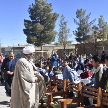 شرکت امام جمعه محترم شهر بهمن در جشن انقلاب دبستان شاهد 